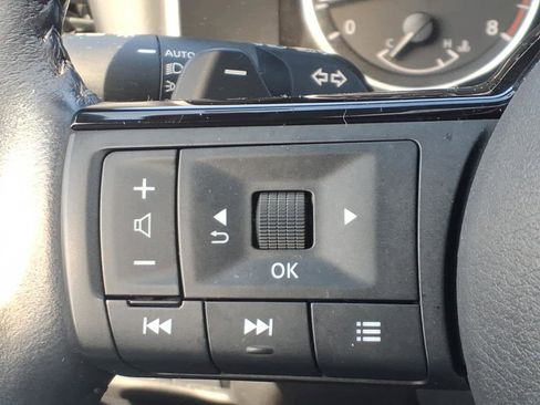 Used 2023 Nissan Rogue SV w/ SV Premium B Package image 11