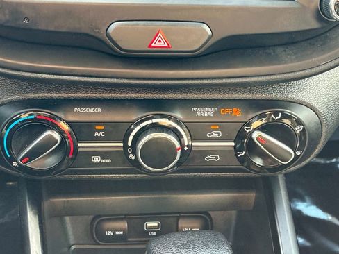 Used 2025 Kia Soul LX w/ LX Technology Package FWD image 28