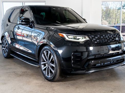 Used 2024 Land Rover Discovery Dynamic SE image 4