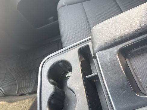 Used 2018 Chevrolet Silverado 1500 LT w/ LT Eassist Package AWD/4WD image 18