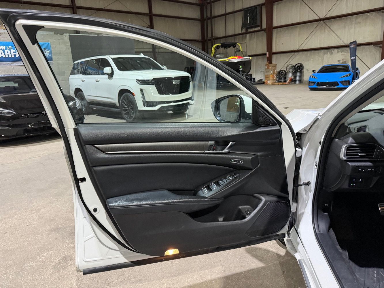Used 2018 Honda Accord Touring image 11