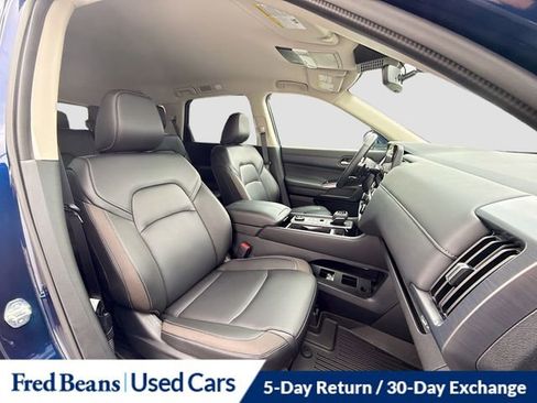 Used 2024 Nissan Pathfinder SL AWD/4WD image 32