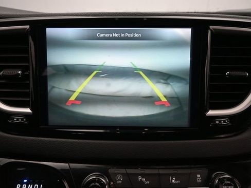 Used 2024 Chrysler Pacifica Touring-L image 21