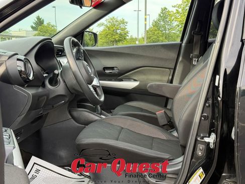 Used 2020 Nissan Kicks SV image 9