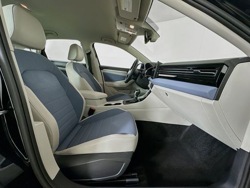 Used 2025 Volkswagen Jetta SE image 29