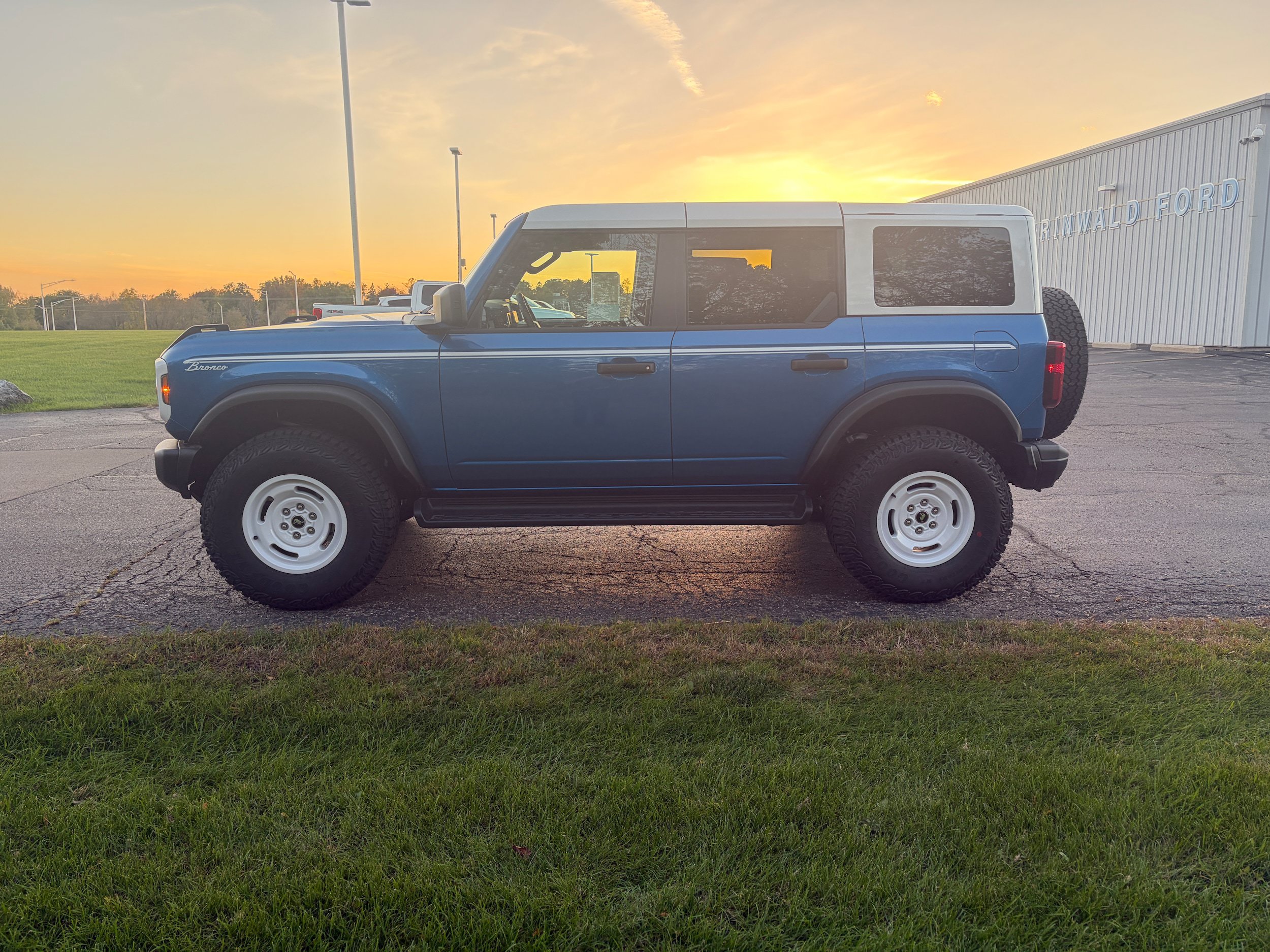 New 2026 Ford Bronco Heritage Edition AWD/4WD image 7