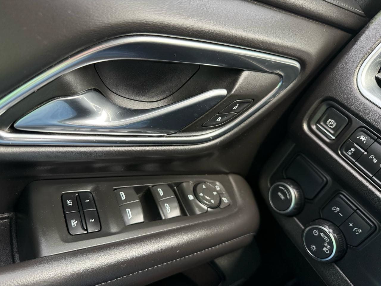 Used 2023 Chevrolet Tahoe LT RWD image 32