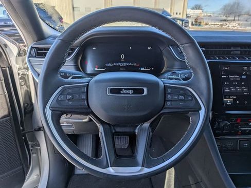 Used 2024 Jeep Grand Cherokee Altitude image 18