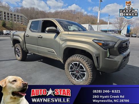 Used 2025 Toyota Tacoma TRD Sport AWD/4WD image 1