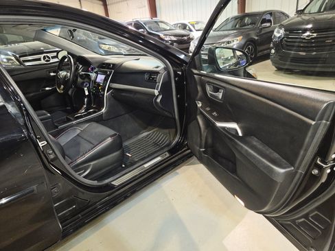 Used 2016 Toyota Camry SE w/ Protection Package (Q2) FWD image 27