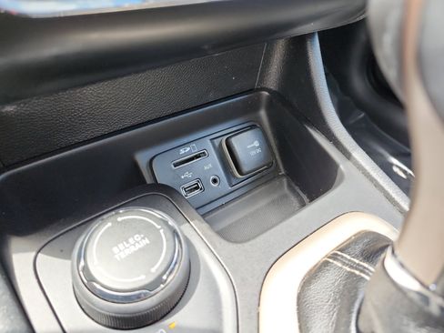 Used 2016 Jeep Cherokee Limited AWD/4WD image 23