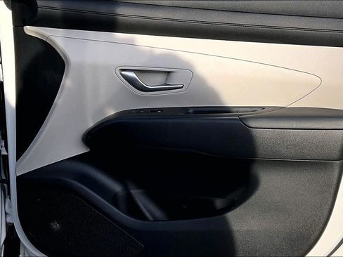 Used 2025 Hyundai Tucson SE image 24
