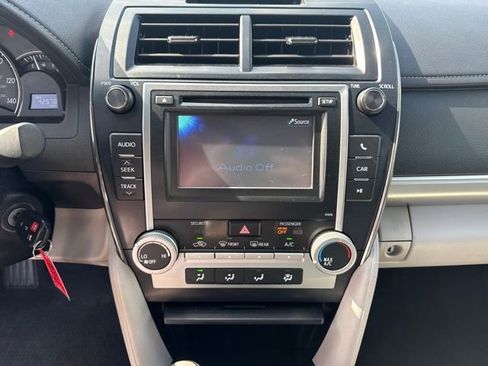 Used 2014 Toyota Camry LE image 18