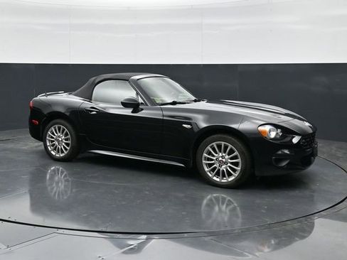 Used 2018 FIAT 124 Spider Classica w/ Technology Group RWD image 3