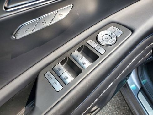 Used 2025 Genesis GV80 2.5T Standard image 11