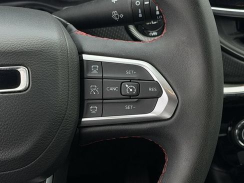 Used 2025 Jeep Compass Trailhawk image 15