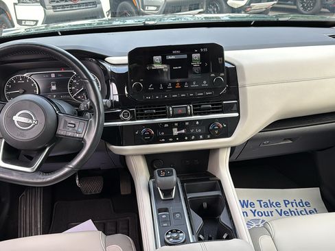 Certified 2024 Nissan Pathfinder SL AWD/4WD image 5