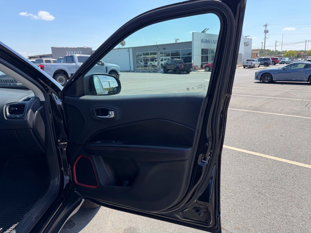 Used 2019 Jeep Compass Trailhawk w/ Cold Weather Group AWD/4WD image 28