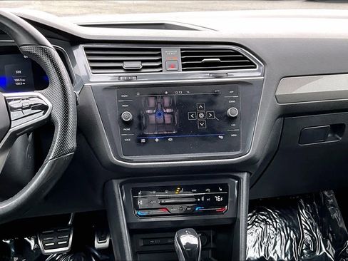 Used 2022 Volkswagen Tiguan SE R-Line image 7