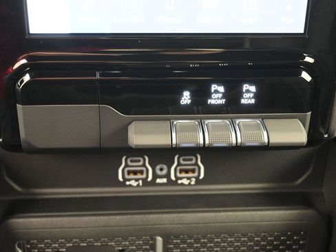 New 2026 RAM 1500 Laramie w/ Sport Appearance Package AWD/4WD image 32