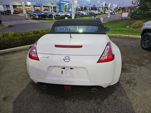 Used 2018 Nissan 370Z Touring Sport image 5