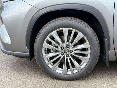 Used 2026 Toyota Highlander Platinum AWD/4WD image 9