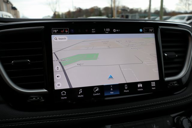 New 2026 Chrysler Pacifica Select AWD/4WD image 18