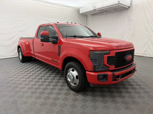 Used 2022 Ford F350 Lariat w/ Lariat Value Package RWD image 4