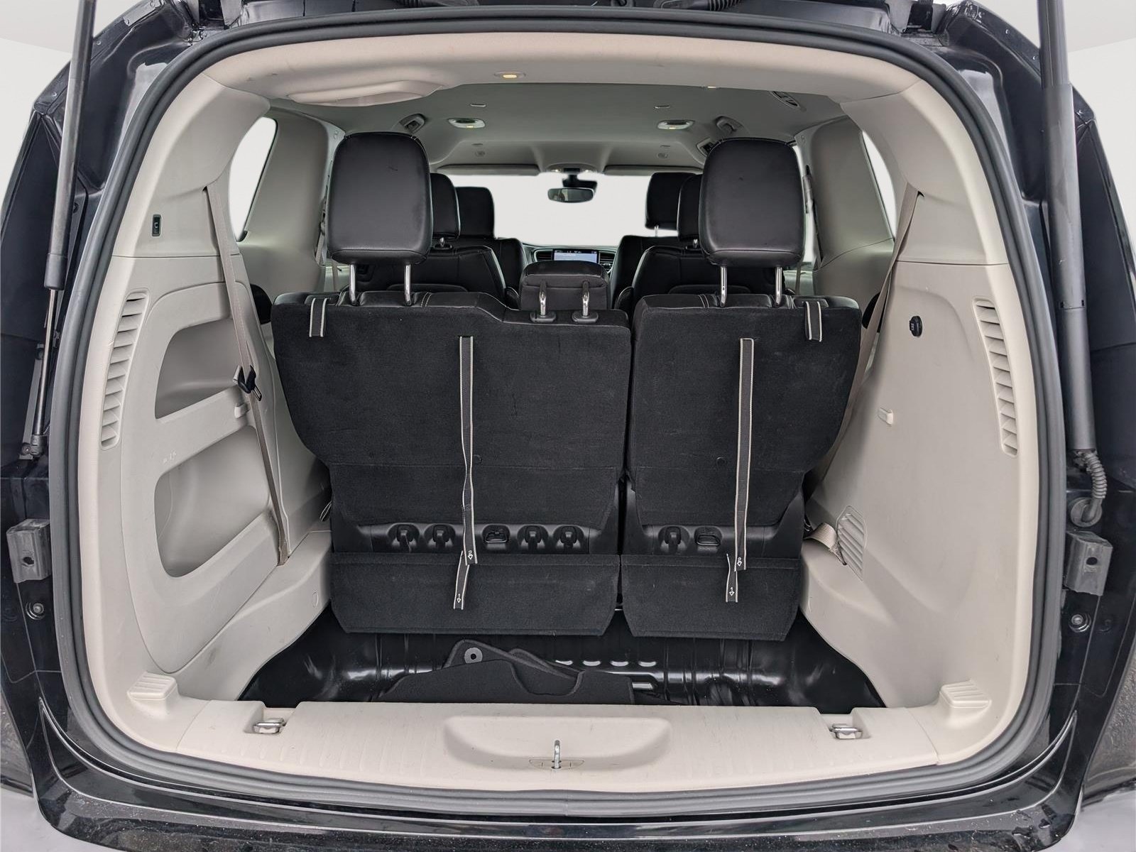 Used 2024 Chrysler Pacifica Touring-L FWD image 11