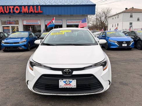 Used 2025 Toyota Corolla LE image 3