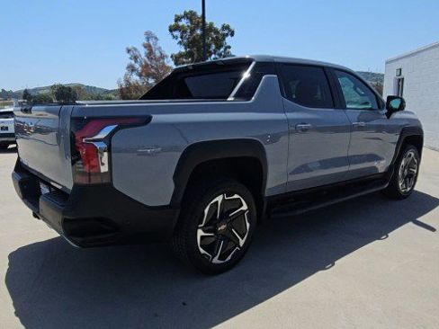 Used 2025 Chevrolet Silverado EV LT w/ LT Premium Package image 8