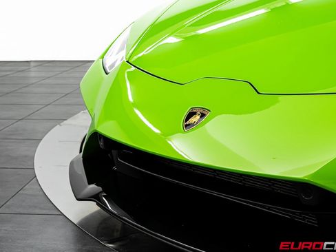 Used 2023 Lamborghini Huracan EVO image 10