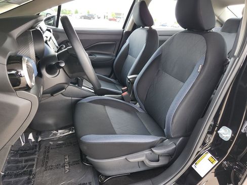 Used 2025 Nissan Versa SV FWD image 12