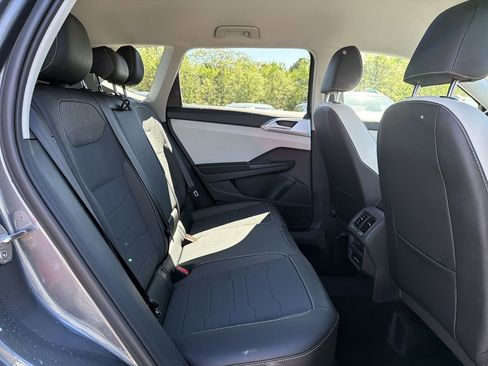 New 2026 Volkswagen Taos SE image 15