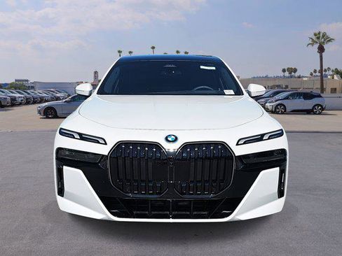 New 2026 BMW i7 eDrive50 w/ M Sport Package image 2