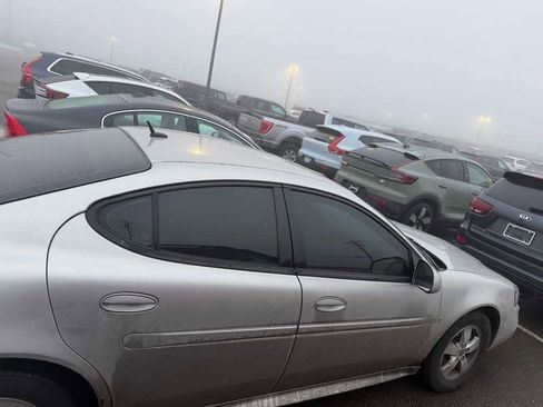 Used 2006 Pontiac Grand Prix w/ Premium Package image 6