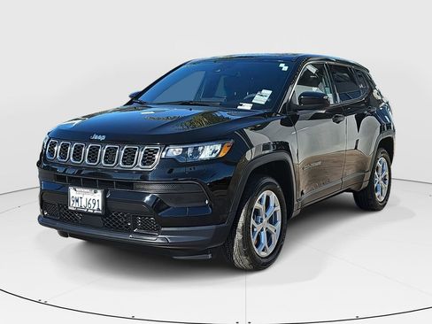 Used 2024 Jeep Compass Sport image 7