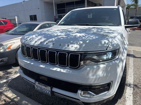 Used 2023 Jeep Wagoneer L Series II AWD/4WD image 2