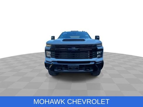 Used 2025 Chevrolet Silverado 2500 Custom w/ Custom Value Package AWD/4WD image 3