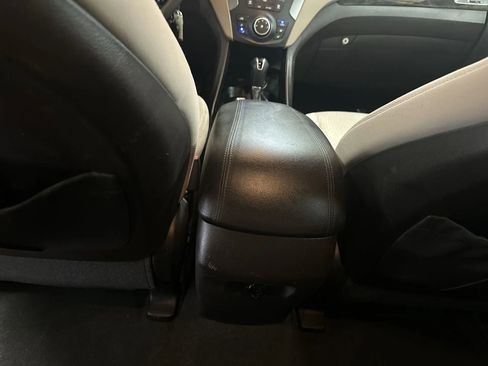 Used 2017 Hyundai Santa Fe Sport FWD image 23