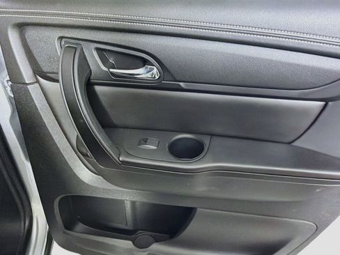 Used 2017 Chevrolet Traverse LT w/ Style and Technology Package FWD image 29
