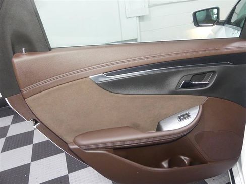 Used 2015 Chevrolet Impala LT w/ Convenience Package FWD image 25