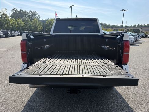 Certified 2025 Toyota Tacoma SR5 AWD/4WD image 28