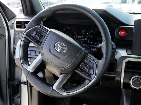 Certified 2025 Toyota Tacoma TRD Sport AWD/4WD image 31