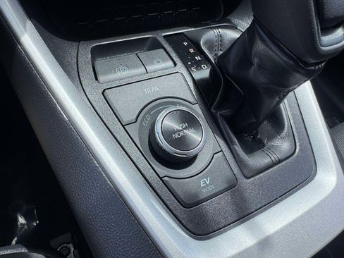 Certified 2025 Toyota RAV4 XLE AWD/4WD image 35