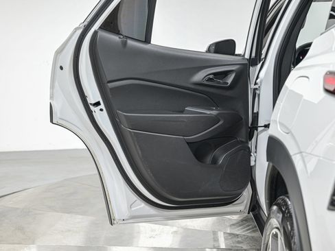 Used 2024 Chevrolet Trax LT FWD image 27