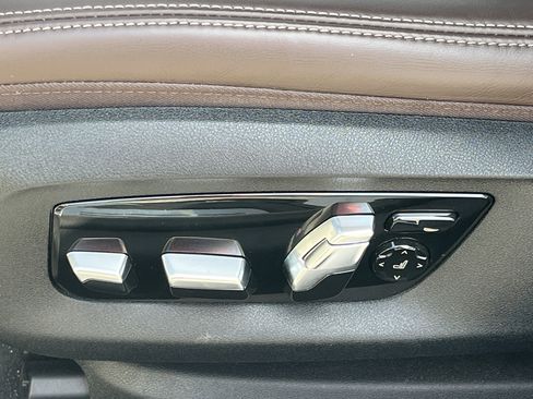 Used 2023 BMW M550i xDrive w/ Executive Package image 18