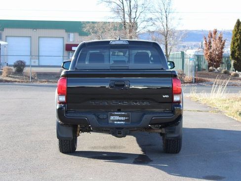 Used 2019 Toyota Tacoma TRD Off-Road image 5