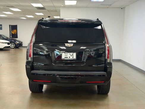 Used 2018 Cadillac Escalade Platinum RWD image 12