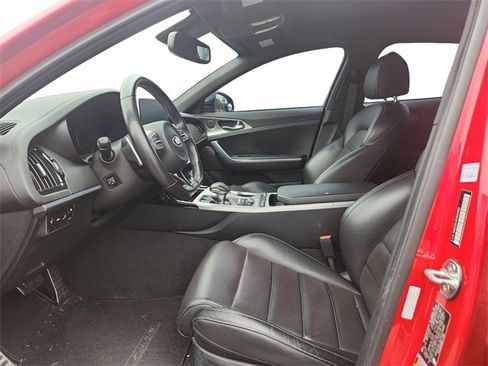 Used 2018 Kia Stinger GT2 image 10